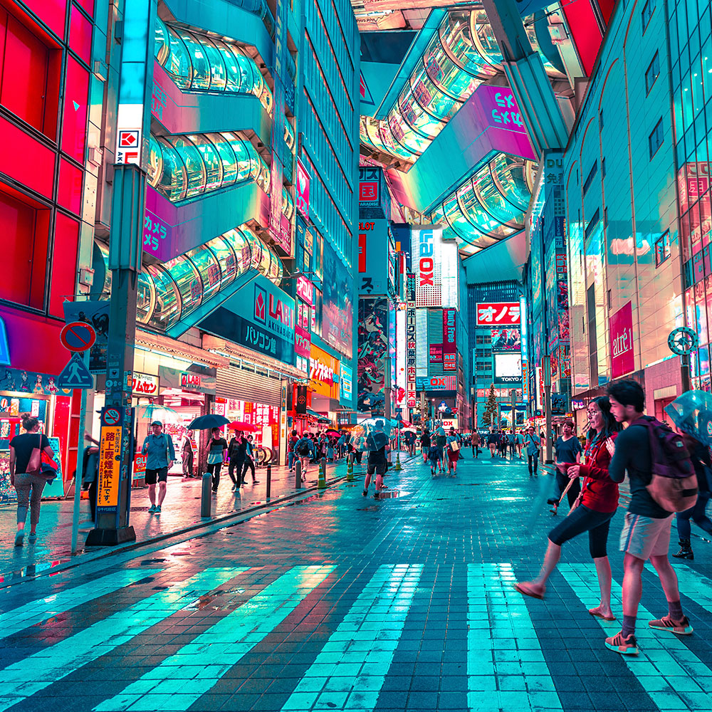 Calle nocturnas en Tokio, Japón.