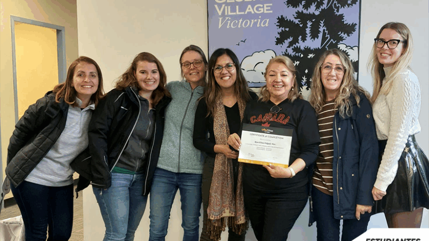 La señora Rosa Elena Delgado cumplió su sueño de estudiar en el extranjero]